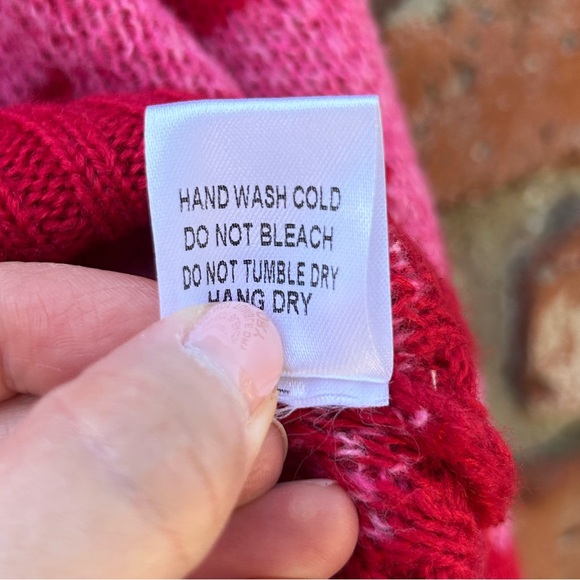 Fab'rik NWT Women's Red and Pink V-Neck Cropped Sweater Small - Picture 4 of 8